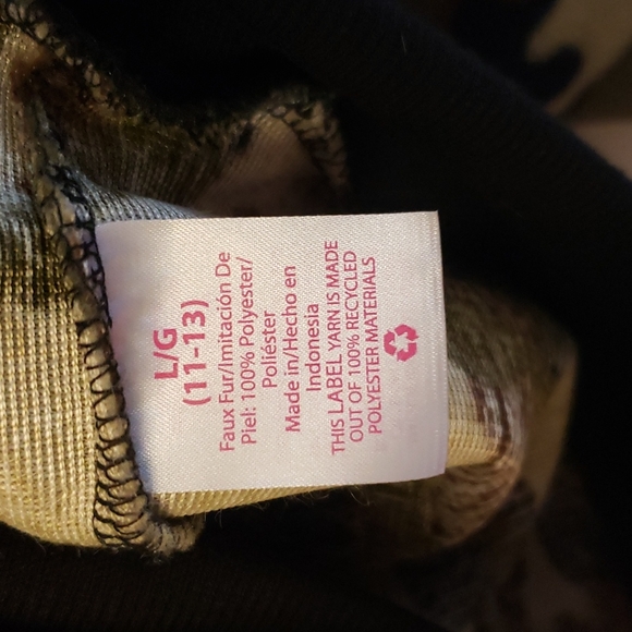 No boundaries faux fur camo pullover. - Picture 4 of 4